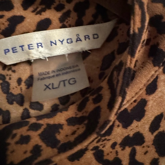 Animal print blouse size XL by Peter Nygard.Made in Indonesia - Picture 5 of 5